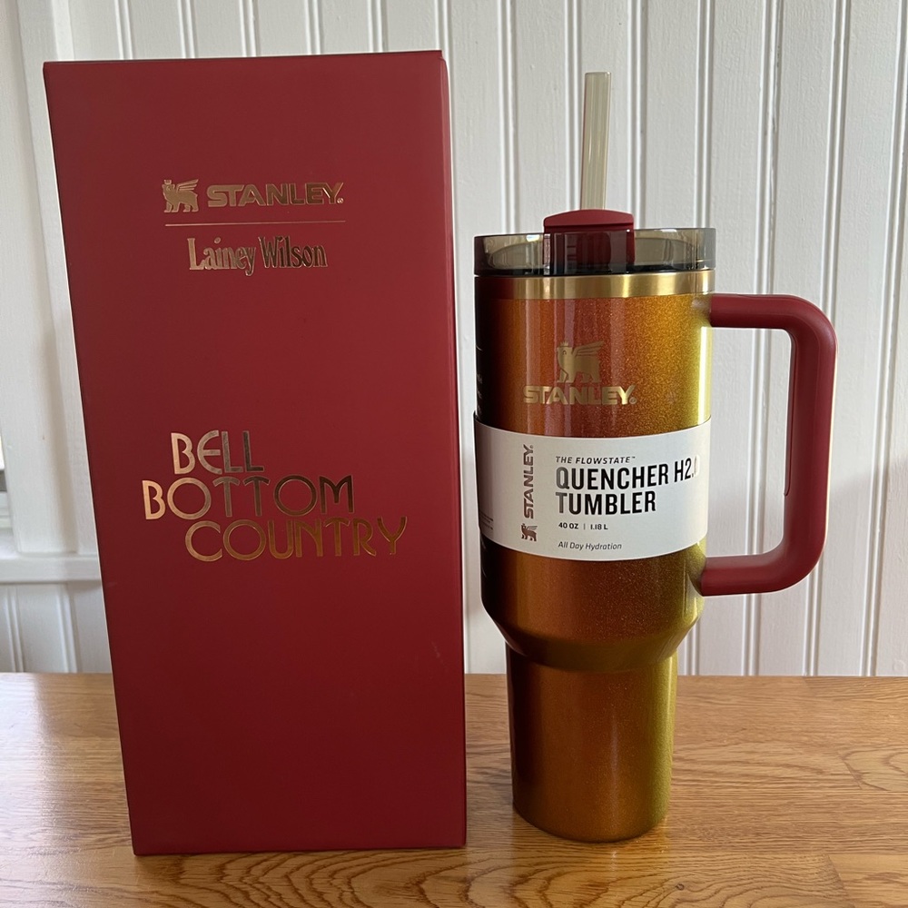 Stanley x lainey Wilson country gold tumbler